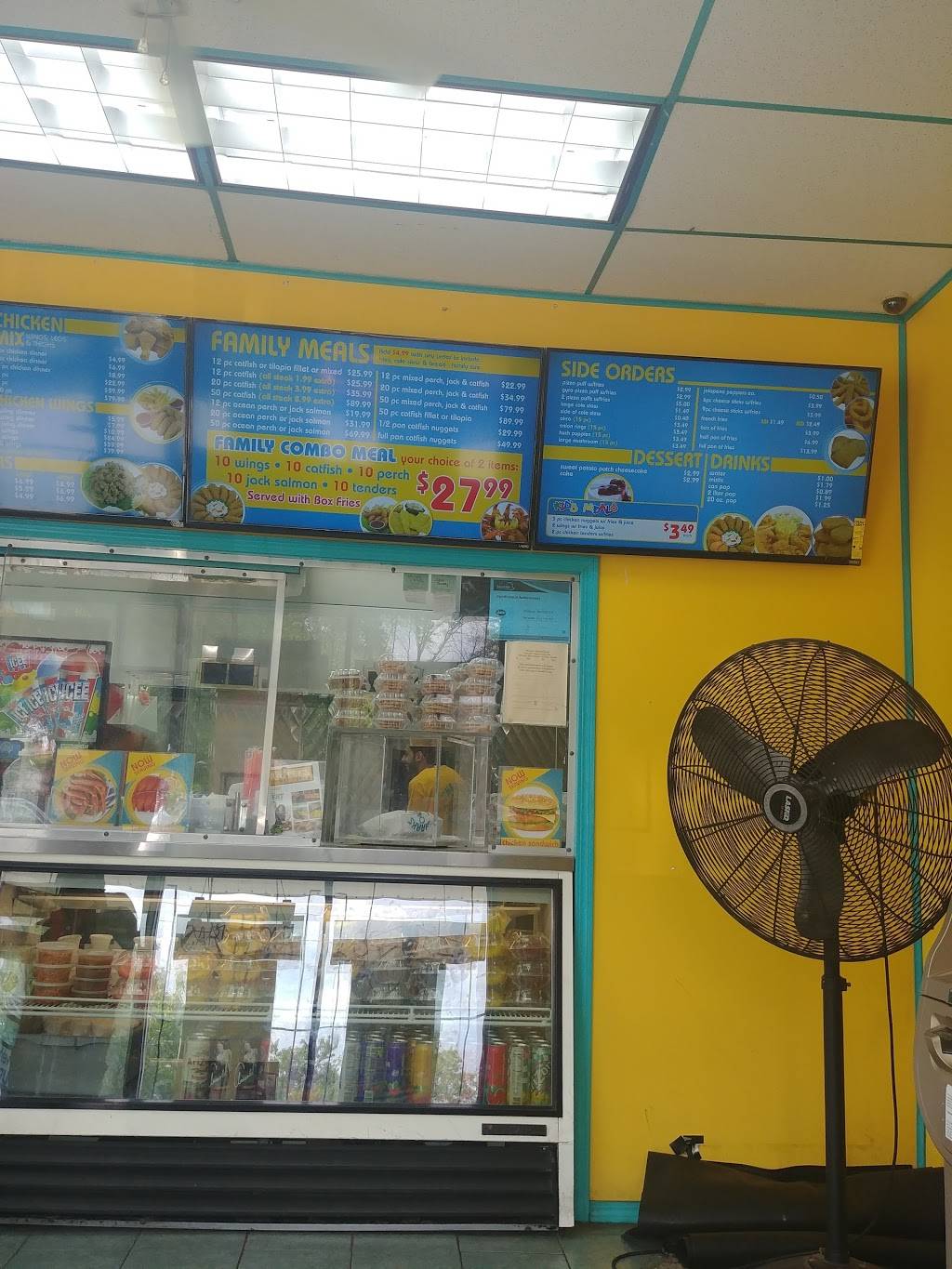 Sharks Fish & Chicken | restaurant | 100 E 79th St, Chicago, IL 60619, USA | 7734874000 OR +1 773-487-4000