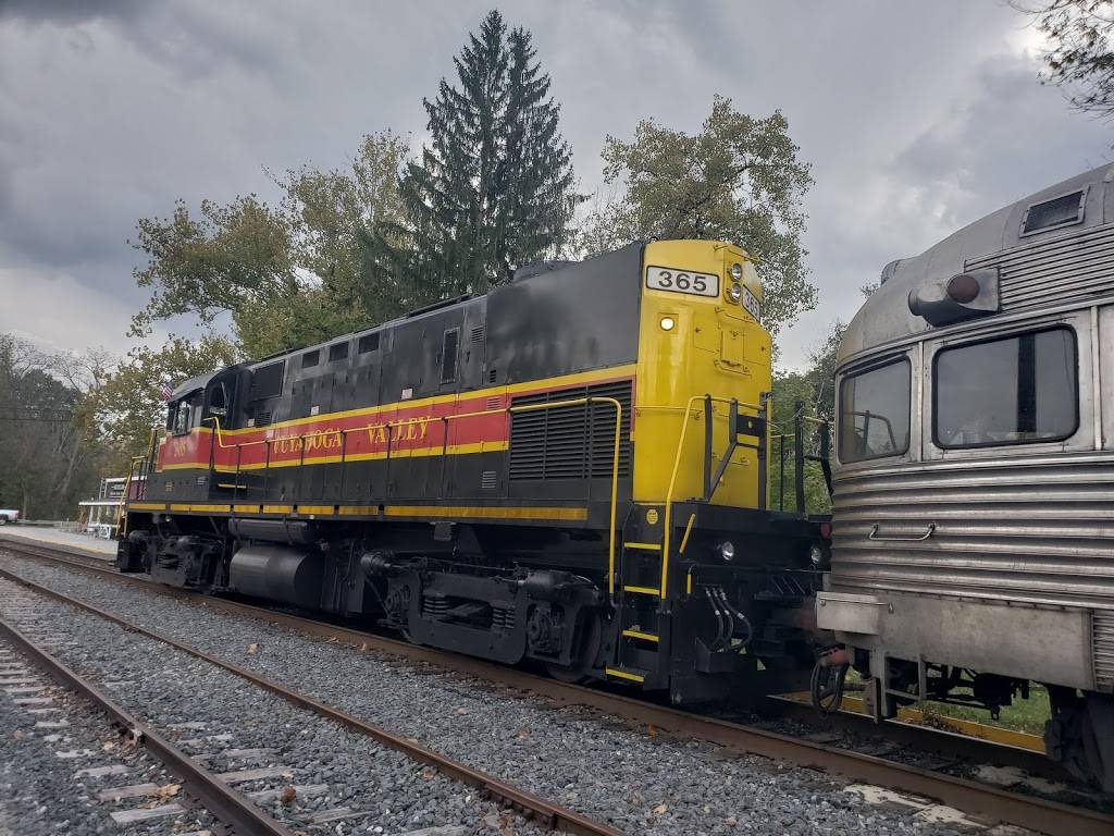 Trail Mix Peninsula | meal takeaway | 1600 Mill St W, Peninsula, OH 44264, USA | 3306572091 OR +1 330-657-2091