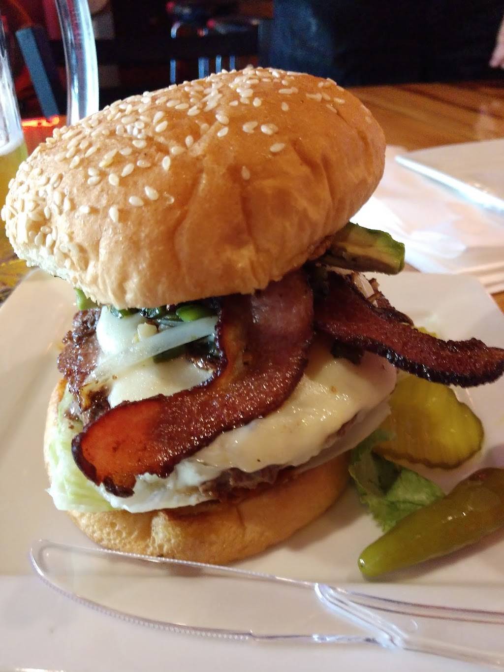 The Dog House | restaurant | 4111 N Viking Way, Long Beach, CA 90808, USA | 5629824081 OR +1 562-982-4081