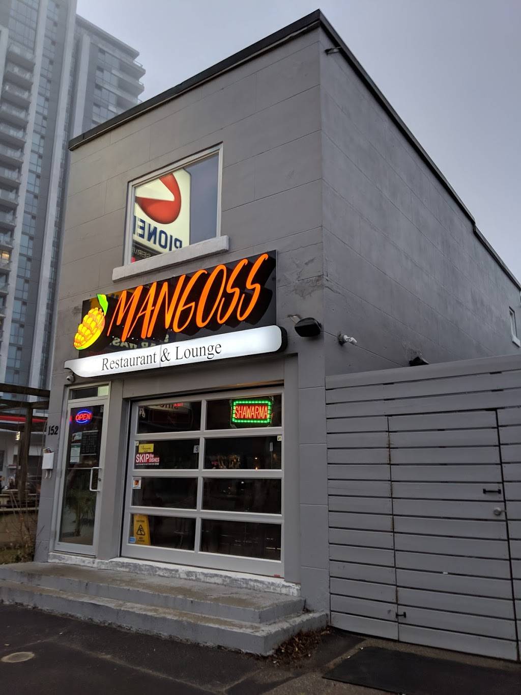 Mangoss | restaurant | 152 Lakeshore Rd E, Mississauga, ON L5G 1E9, Canada | 9059907722 OR +1 905-990-7722