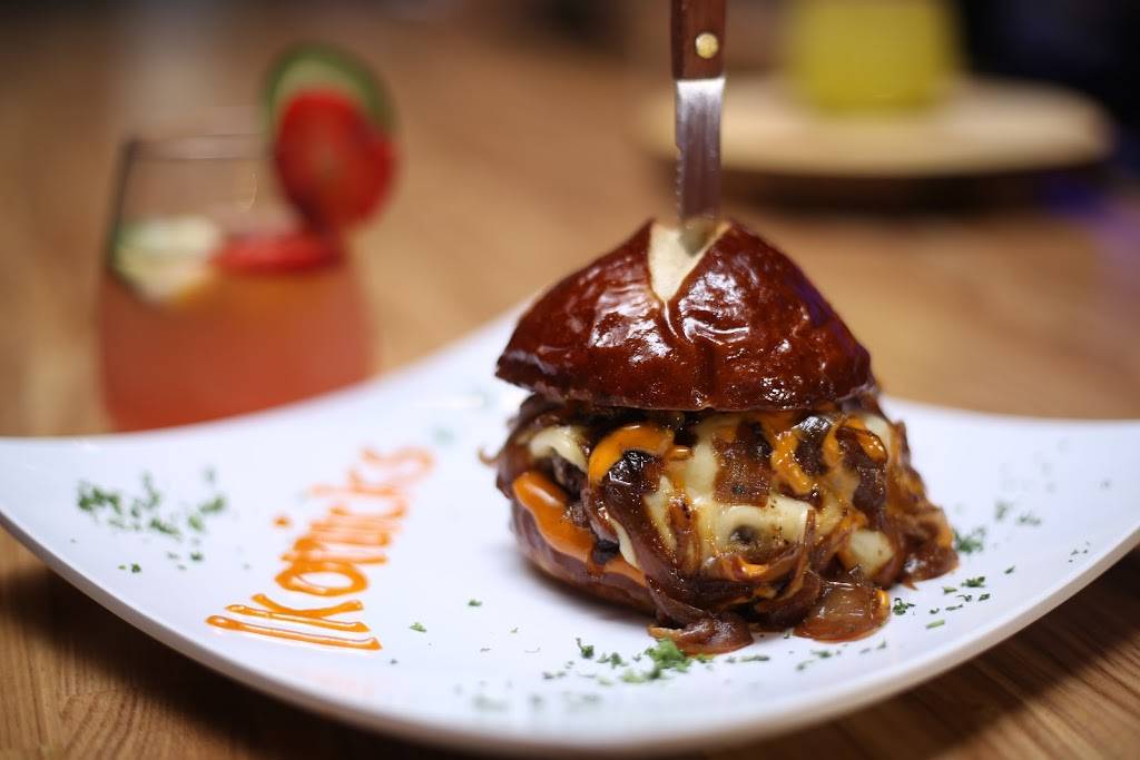 Ikonicks Burgers & Brew Co. | restaurant | 406 S Myrtle Ave, Monrovia, CA 91016, USA | 6263584888 OR +1 626-358-4888