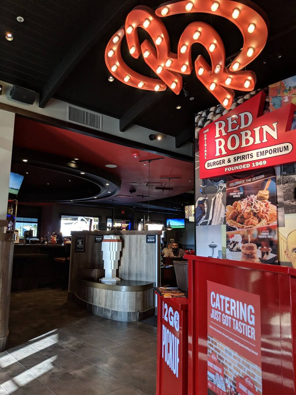 Red Robin Gourmet Burgers and Brews | restaurant | 5202 Pacific Ave, Stockton, CA 95207, USA | 2096627985 OR +1 209-662-7985