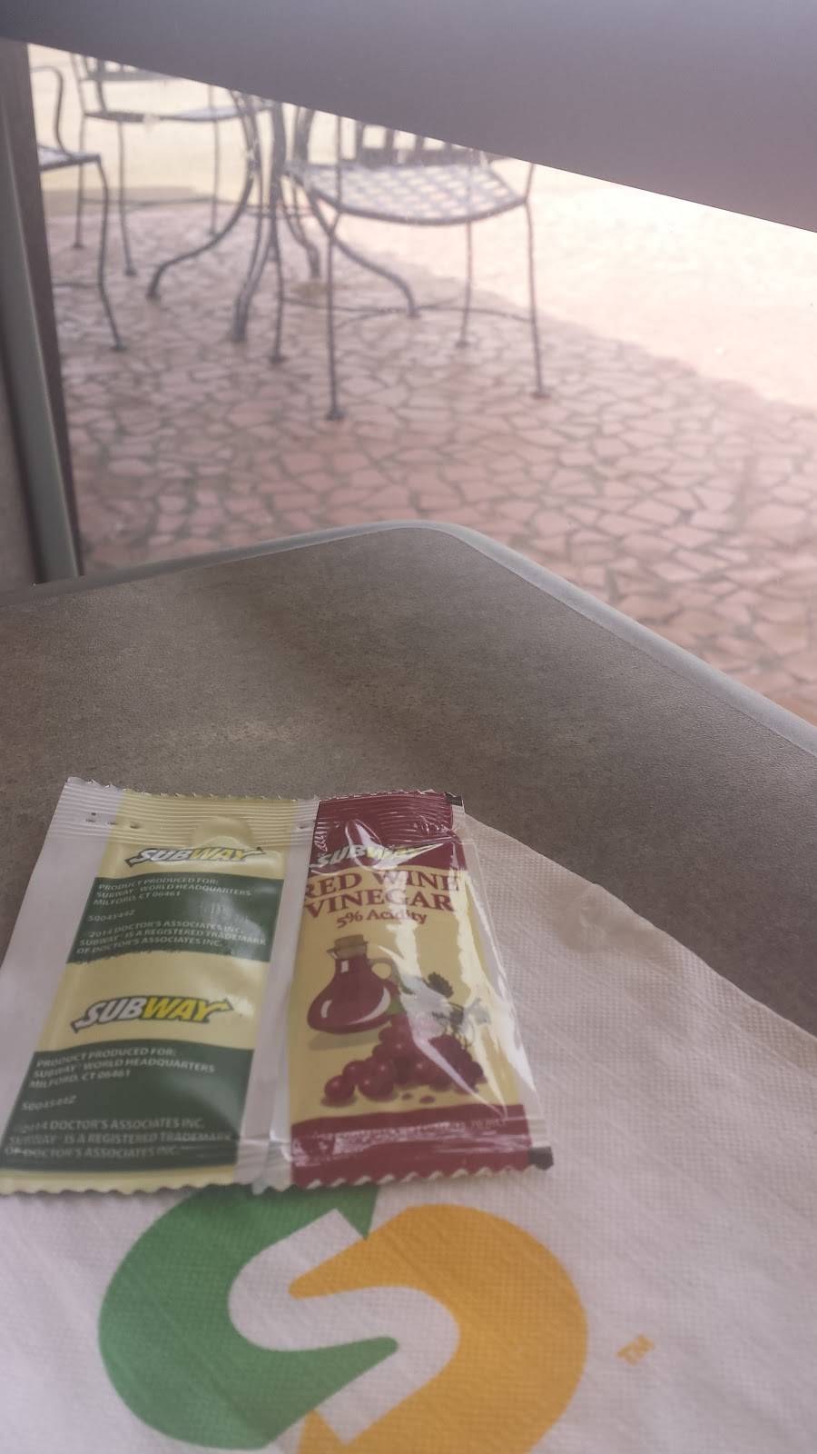 Subway | meal takeaway | 2707 US-90, Gautier, MS 39553, USA | 2284970001 OR +1 228-497-0001