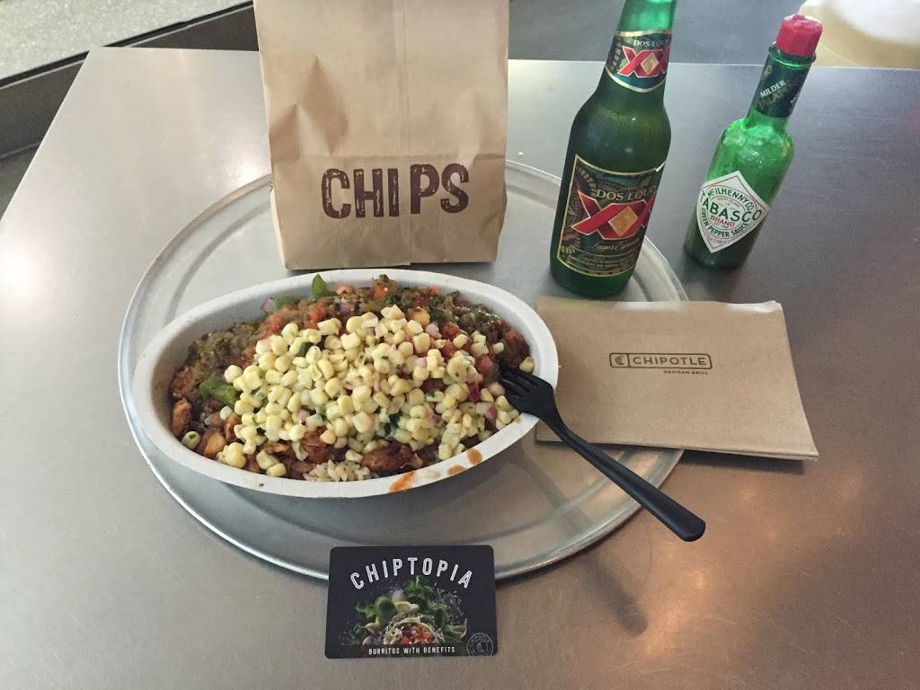 Chipotle Mexican Grill | restaurant | Washington Dulles International Airport SAARINEN CIR CONCOURSE B-52, Sterling, VA 20166, USA | 7036615018 OR +1 703-661-5018