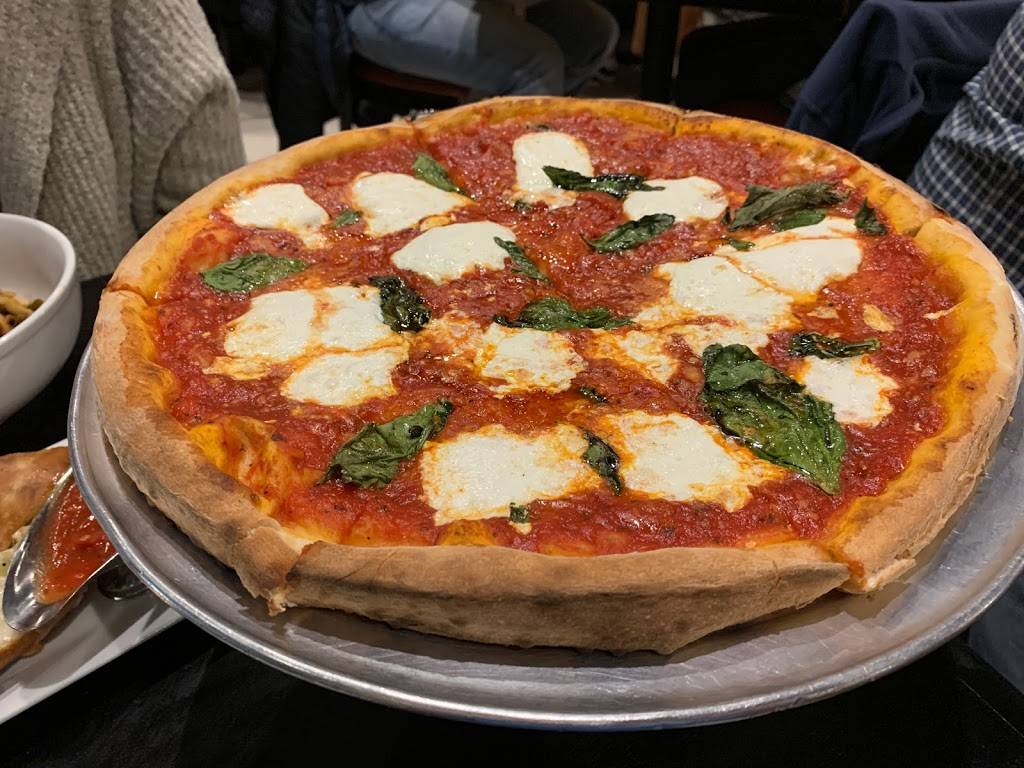 Molinaris | restaurant | 789 Adams St, Dorchester, MA 02124, USA | 6178251700 OR +1 617-825-1700