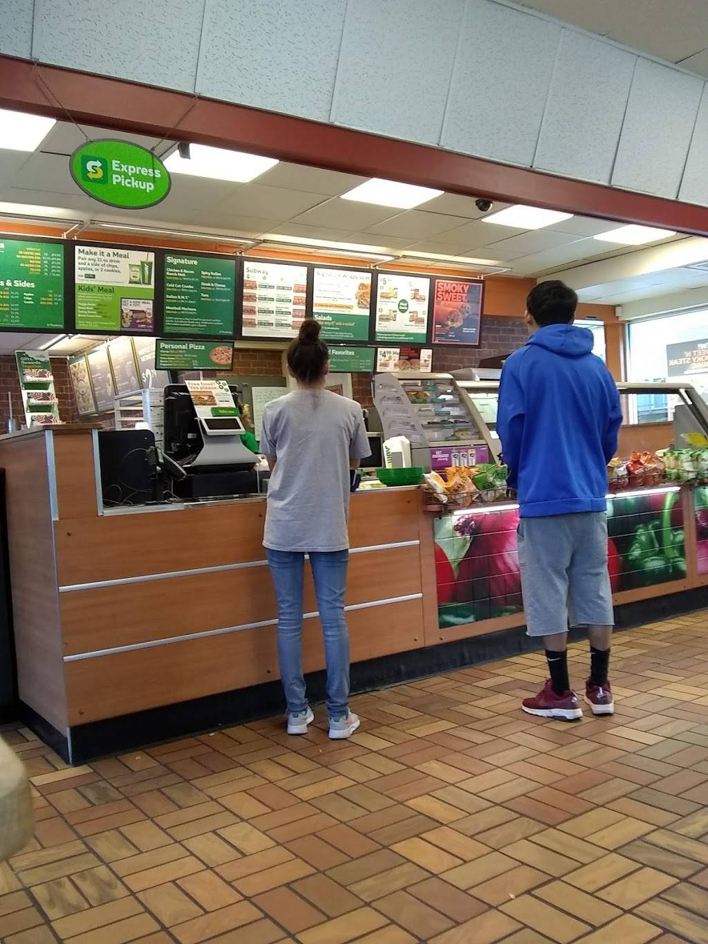 Subway | meal takeaway | 5005 Center St, Omaha, NE 68106, USA | 4025514416 OR +1 402-551-4416