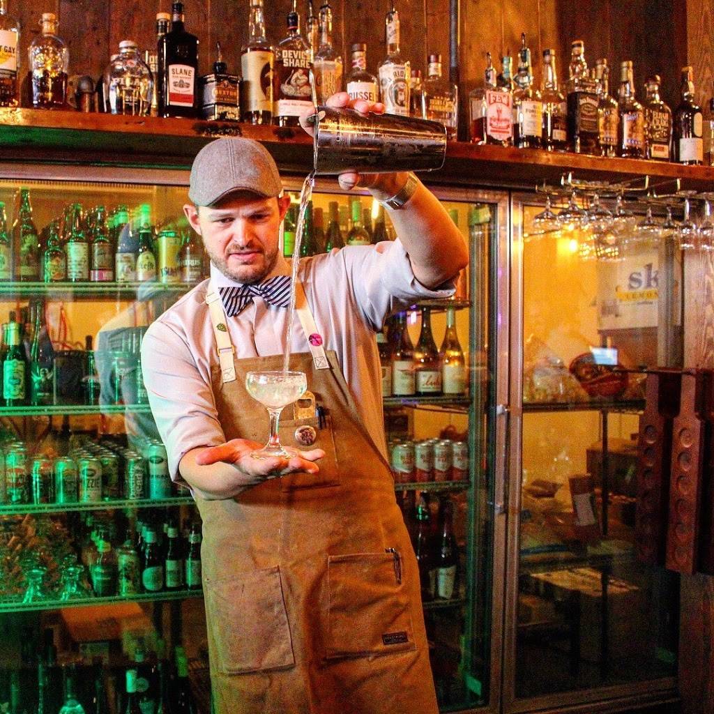 Tannins & Hops | restaurant | 619 A Southwest Water Street, Peoria, IL 61602, USA | 3099662165 OR +1 309-966-2165