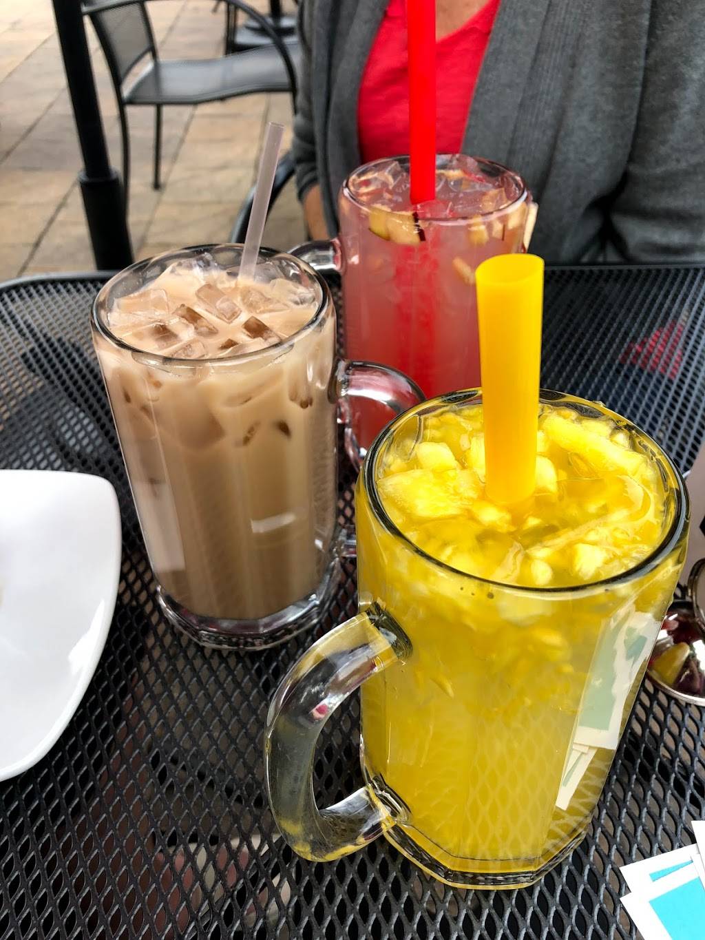 Monses Pupuseria | restaurant | 115 S 25th St, Colorado Springs, CO 80904, USA | 7194730877 OR +1 719-473-0877