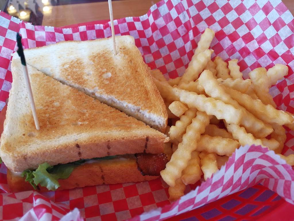 Storheims Restaurant | restaurant | 141 US-2, Iron Mountain, MI 49801, USA | 9067799580 OR +1 906-779-9580