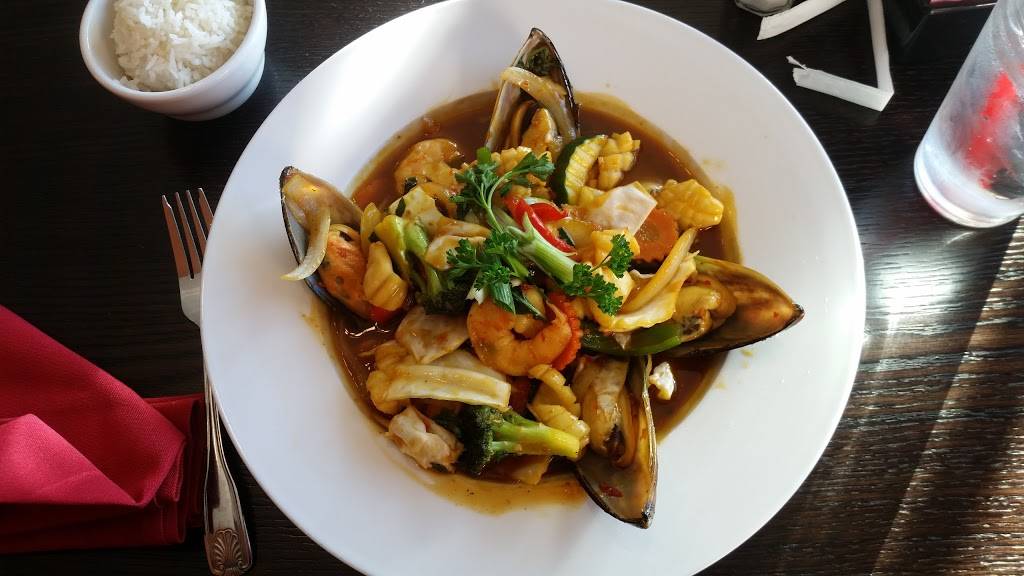 Yayas Thai Restaurant | restaurant | 9226 Potranco Rd #103, San Antonio, TX 78251, USA | 2102815215 OR +1 210-281-5215