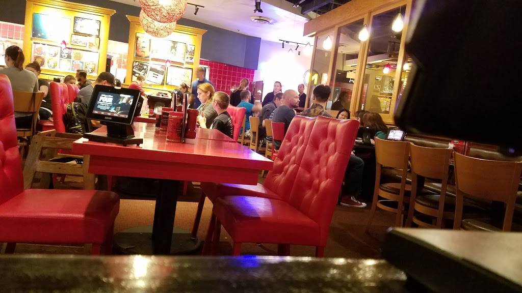 Red Robin Gourmet Burgers and Brews | restaurant | 12300 Jefferson Ave Ste 104, Newport News, VA 23602, USA | 7578828959 OR +1 757-882-8959