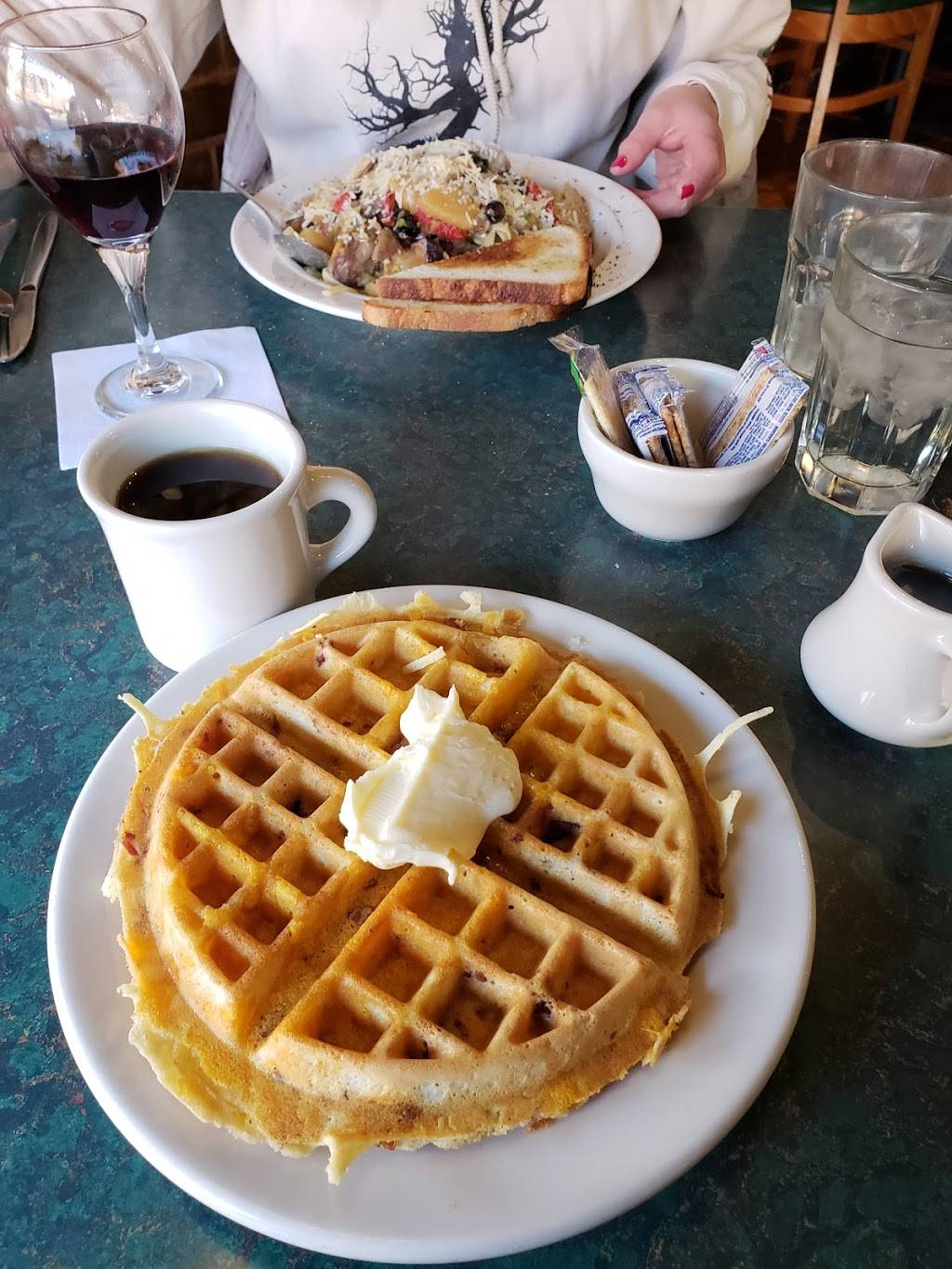 Landmark Café & Crêperie | restaurant | 62 S Seminary St, Galesburg, IL 61401, USA | 3093435376 OR +1 309-343-5376