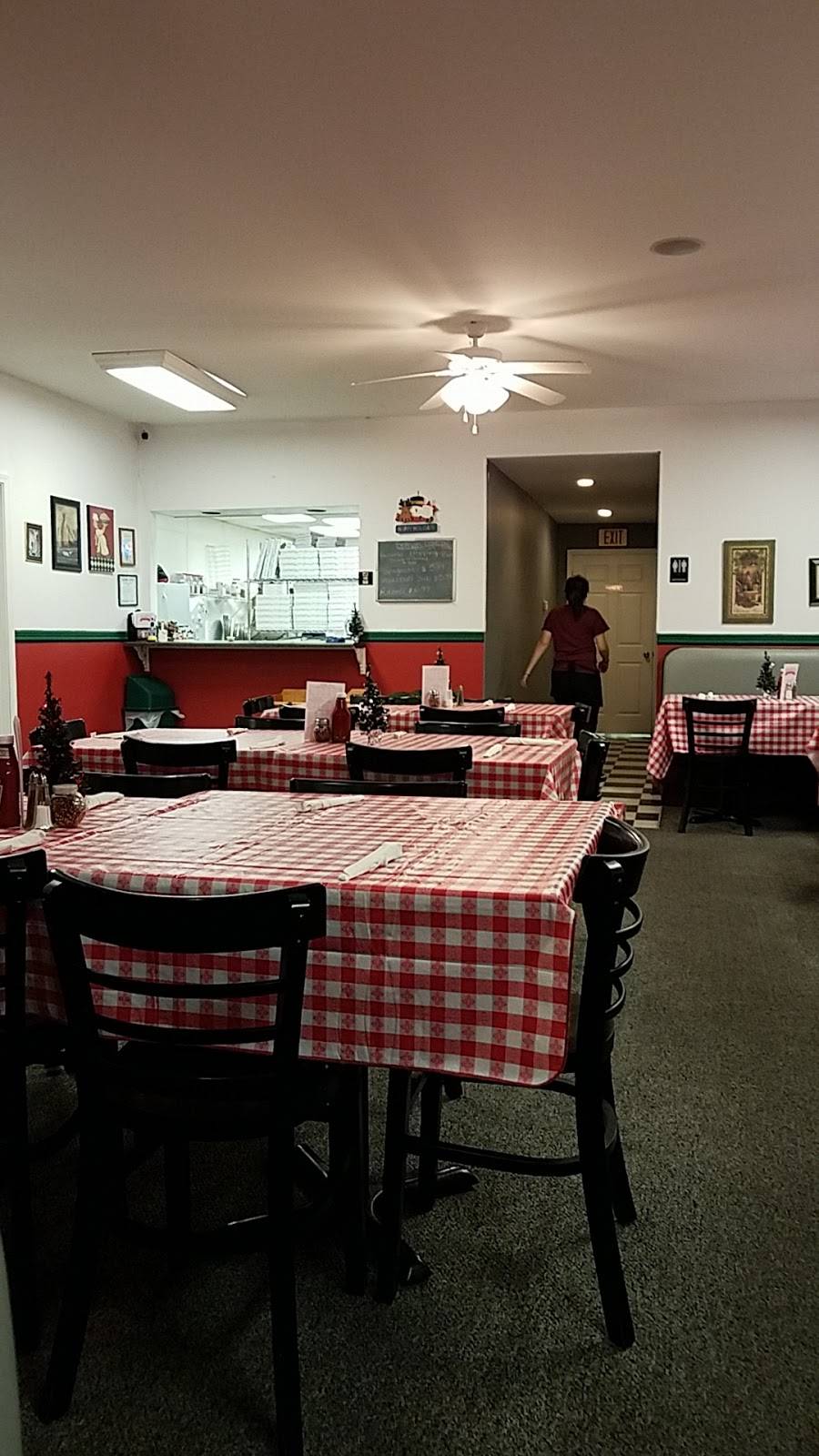 Francis Pizza | restaurant | 107 W Seminary Ave, Onarga, IL 60955, USA | 8152680002 OR +1 815-268-0002