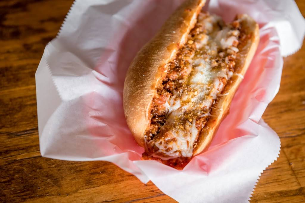 Laura Lees Café & Pub | restaurant | 5748 W Jones Ave, Zellwood, FL 32798, USA | 4078143148 OR +1 407-814-3148