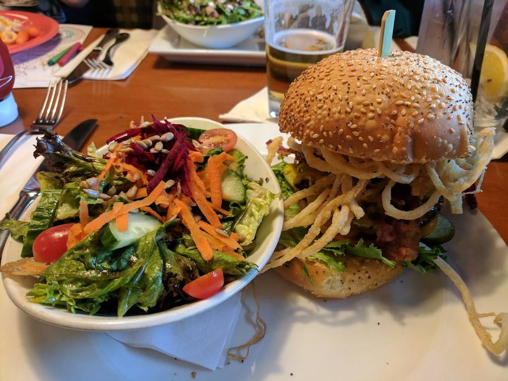 Turtle Jacks Guelph | restaurant | 515 Woodlawn Rd W, Guelph, ON N1K 1E9, Canada | 5198292832 OR +1 519-829-2832