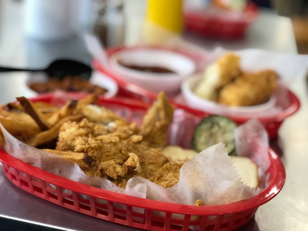 Iras Chicken | restaurant | 107 S Main St, Greer, SC 29650, USA | 8646555046 OR +1 864-655-5046