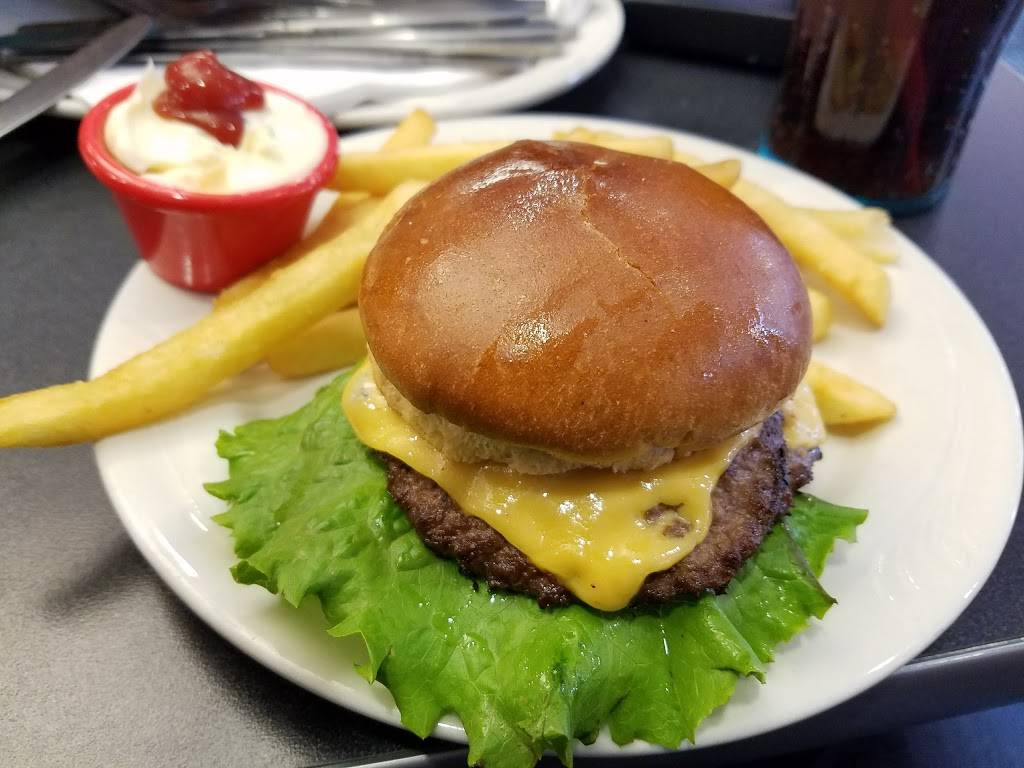 Friendlys | restaurant | 115 Brown St, East Stroudsburg, PA 18301, USA | 5704261600 OR +1 570-426-1600