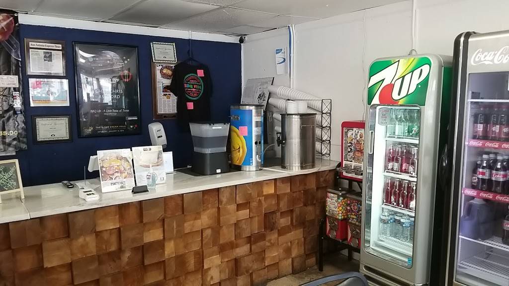 BBQLIFE By Chris | restaurant | 902 S WW White Rd, San Antonio, TX 78220, USA | 2103591511 OR +1 210-359-1511