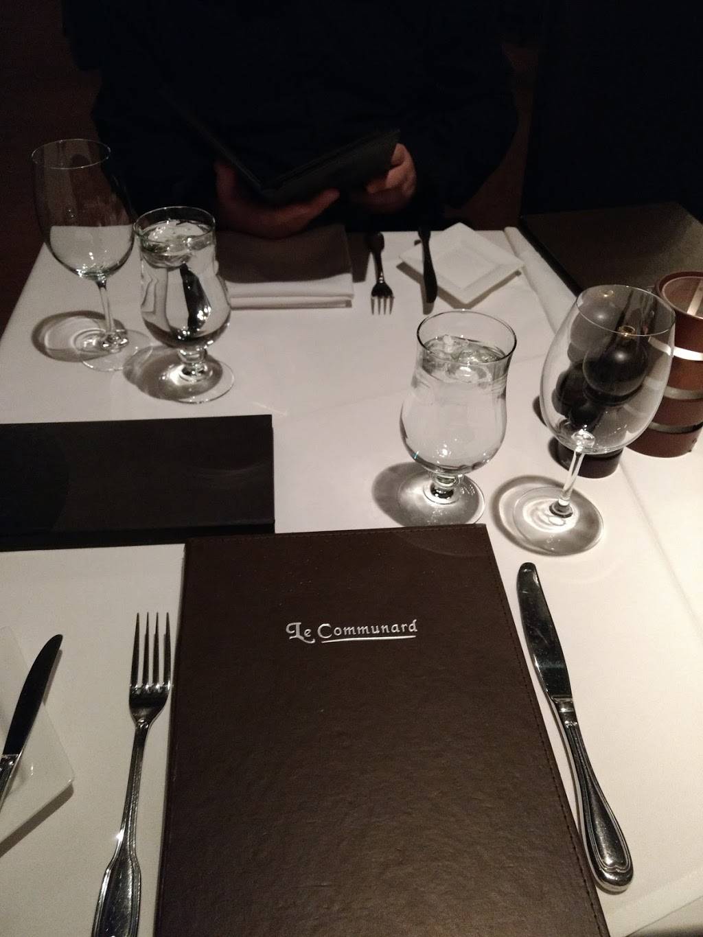 Le Communard | restaurant | 633 Bd Jutras E, Victoriaville, QC G6P 7H4, Canada | 8197587588 OR +1 819-758-7588