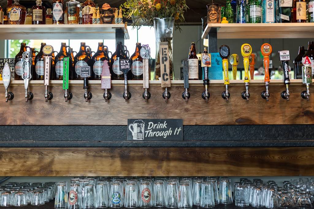 Watershed Pub & Kitchen | restaurant | 10104 3rd Ave NE, Seattle, WA 98125, USA | 2067297433 OR +1 206-729-7433