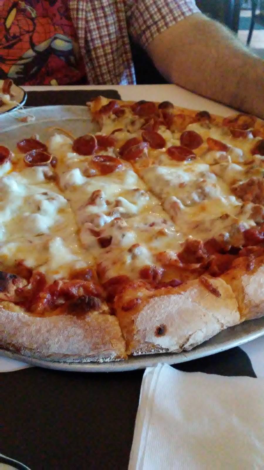 Filippos Italian Restaurant | restaurant | 6915 W Lincoln Ave, Milwaukee, WI 53219, USA | 4143214040 OR +1 414-321-4040