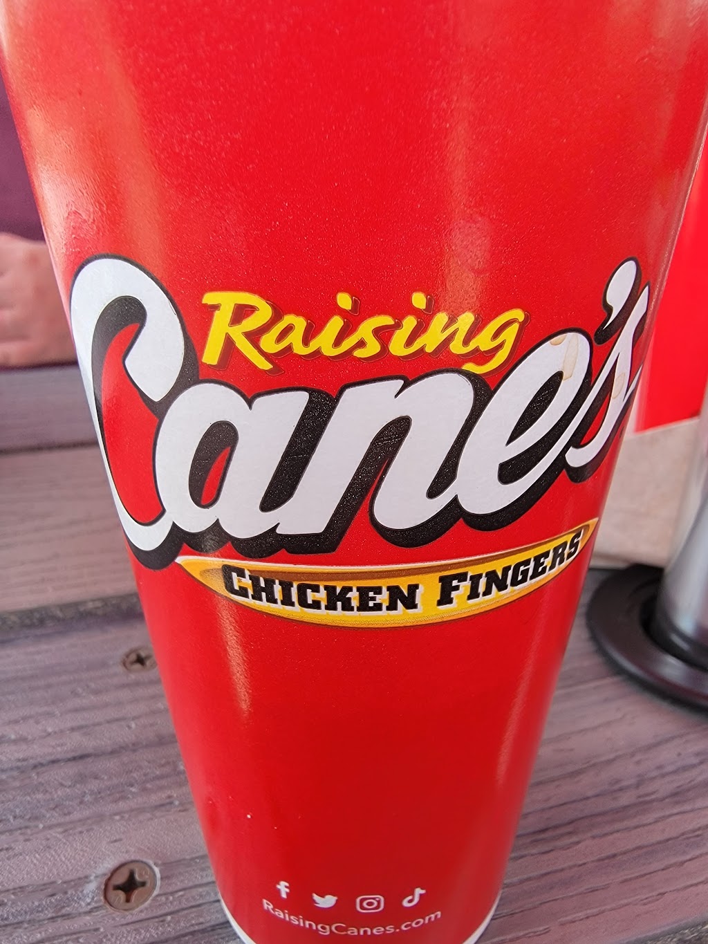 Raising Canes Chicken Fingers | restaurant | 127 Grove Ln, Newark, DE 19711, USA | 3026604399 OR +1 302-660-4399