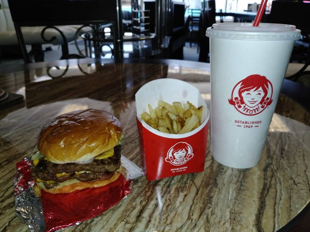 Wendys | restaurant | 6900 Walnut St, Upper Darby, PA 19082, USA | 6103523197 OR +1 610-352-3197