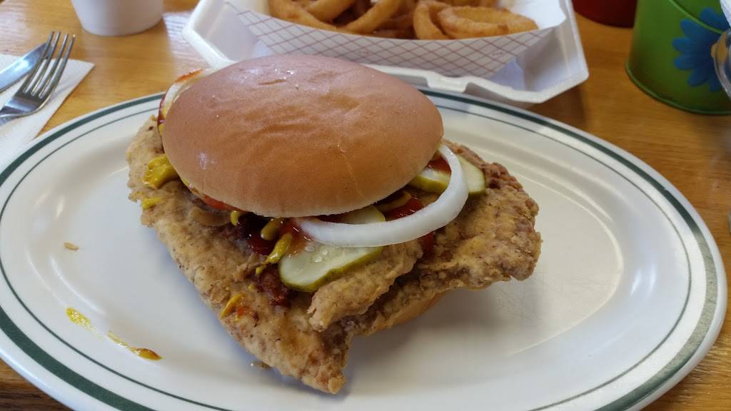 Big Daves & Hollys | restaurant | 1204 N Cody Rd, Le Claire, IA 52753, USA | 5632894070 OR +1 563-289-4070