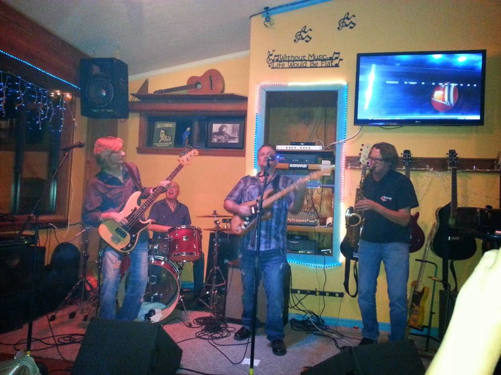 The Lost Parrot | restaurant | 100 E 4th Ave, Mt Dora, FL 32757, USA | 3527292685 OR +1 352-729-2685