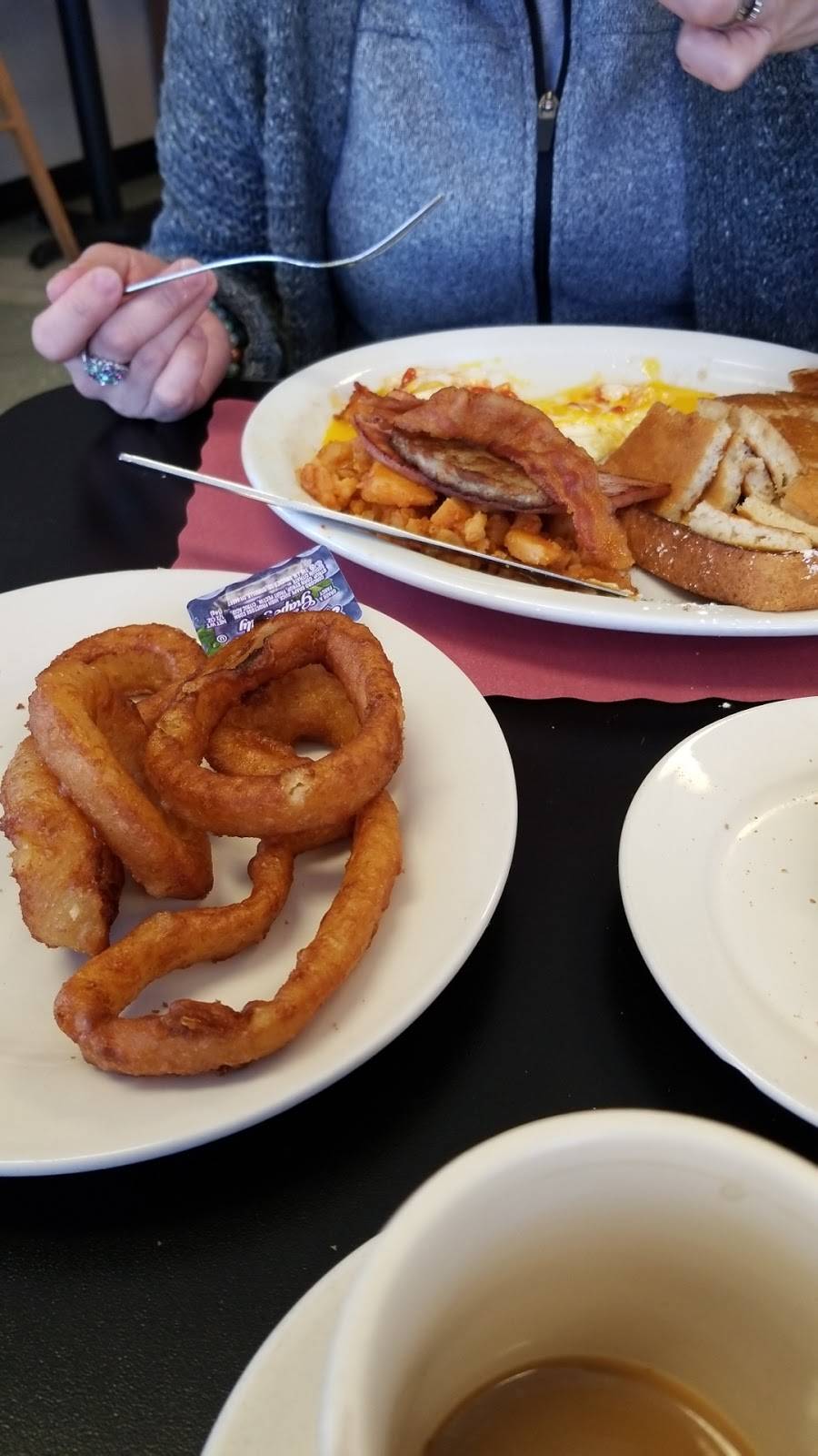 Deli On the Square | restaurant | 756 E Black Horse Pike, Pleasantville, NJ 08232, USA | 6096467296 OR +1 609-646-7296