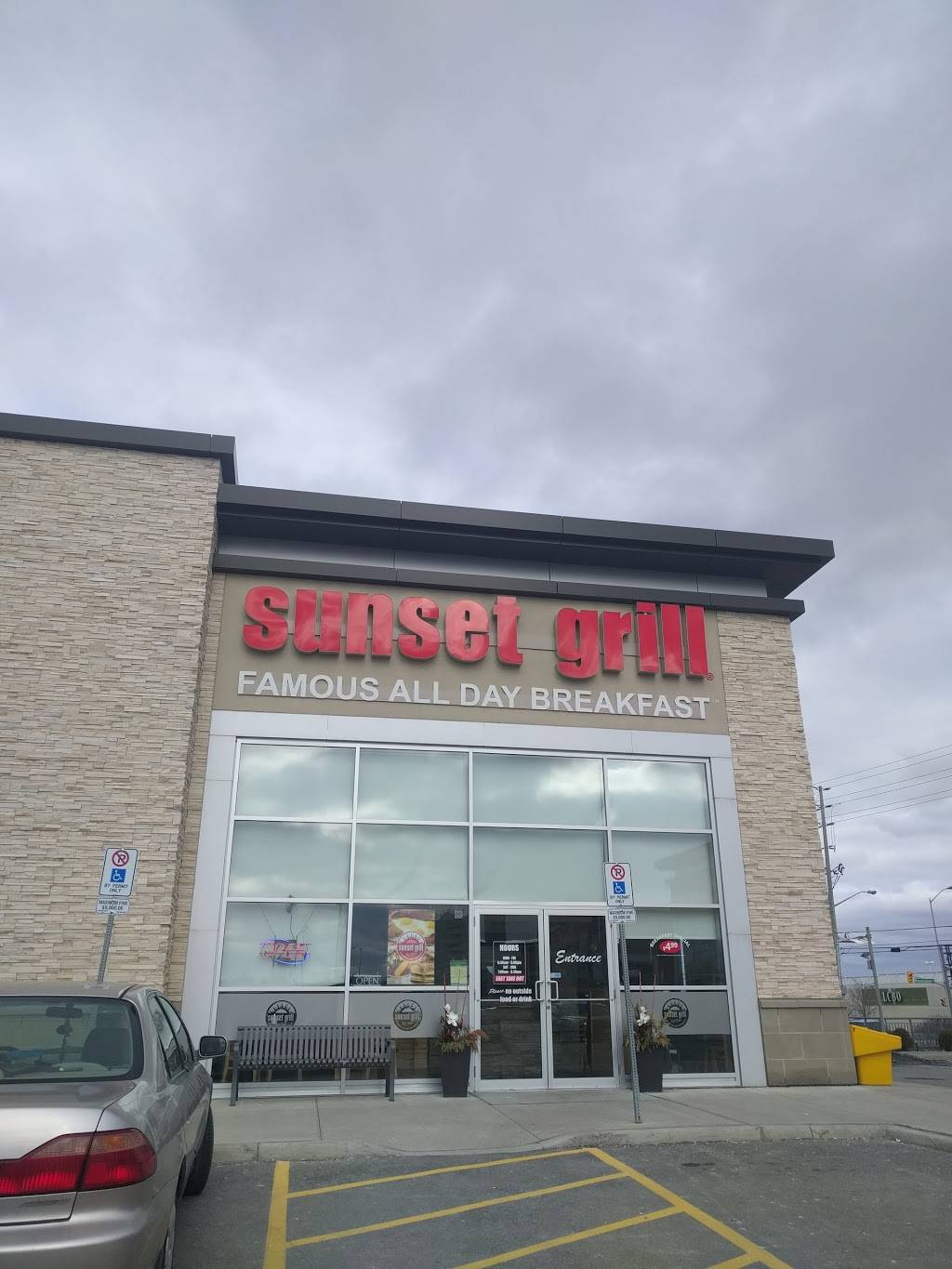 Sunset Grill | restaurant | 60 Resolution Dr, Brampton, ON L6W 0A7, Canada | 9054528945 OR +1 905-452-8945
