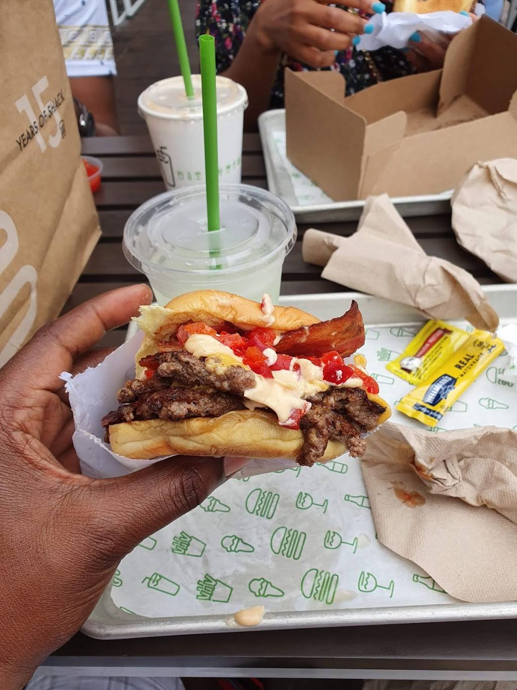 Shake Shack | restaurant | 239 W 47th St, Kansas City, MO 64112, USA | 8167084030 OR +1 816-708-4030