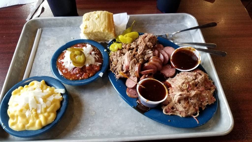 Hickory River Smokehouse | restaurant | 5101 West Holiday Drive, Peoria, IL 61615, USA | 3096831227 OR +1 309-683-1227