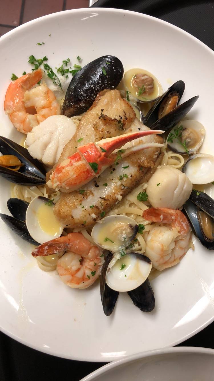 Kyra Restaurant & Wine Bar | restaurant | 5000 E Market St #14, Warren, OH 44484, USA | 3308561966 OR +1 330-856-1966