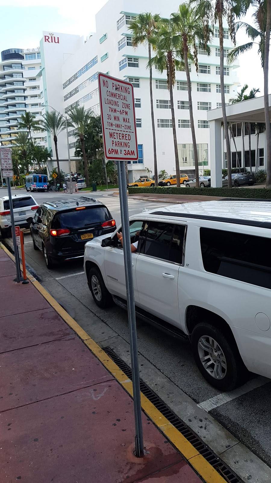 Gin + Collins | restaurant | 2912 Collins Ave, Miami Beach, FL 33140, USA | 7862644720 OR +1 786-264-4720