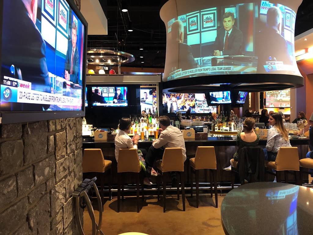 National Pastime Sports Bar & Grill | restaurant | 201 Waterfront St, Oxon Hill, MD 20745, USA | 3019654000 OR +1 301-965-4000