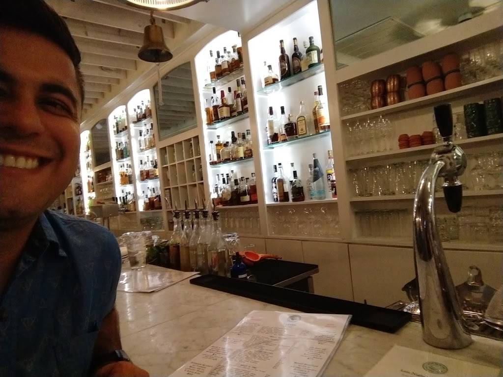 Hanks Oyster Bar | restaurant | 633 Pennsylvania Ave SE, Washington, DC 20003, USA | 2027331971 OR +1 202-733-1971