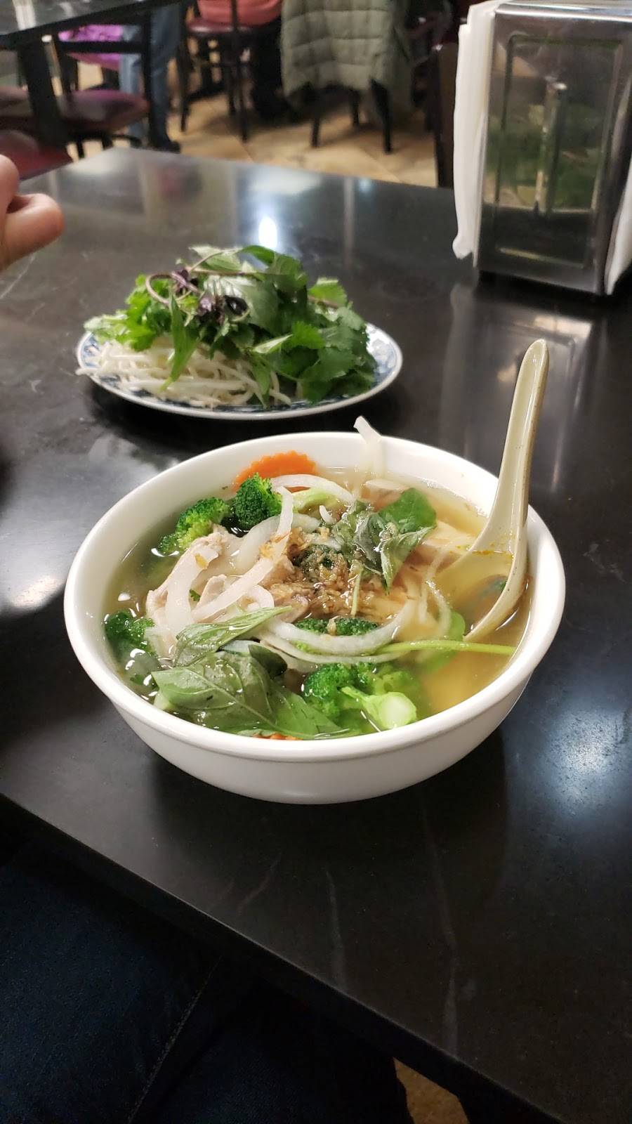 Pho Lee Hoa Phat | restaurant | 870 E Travis Blvd, Fairfield, CA 94533, USA | 7074269999 OR +1 707-426-9999