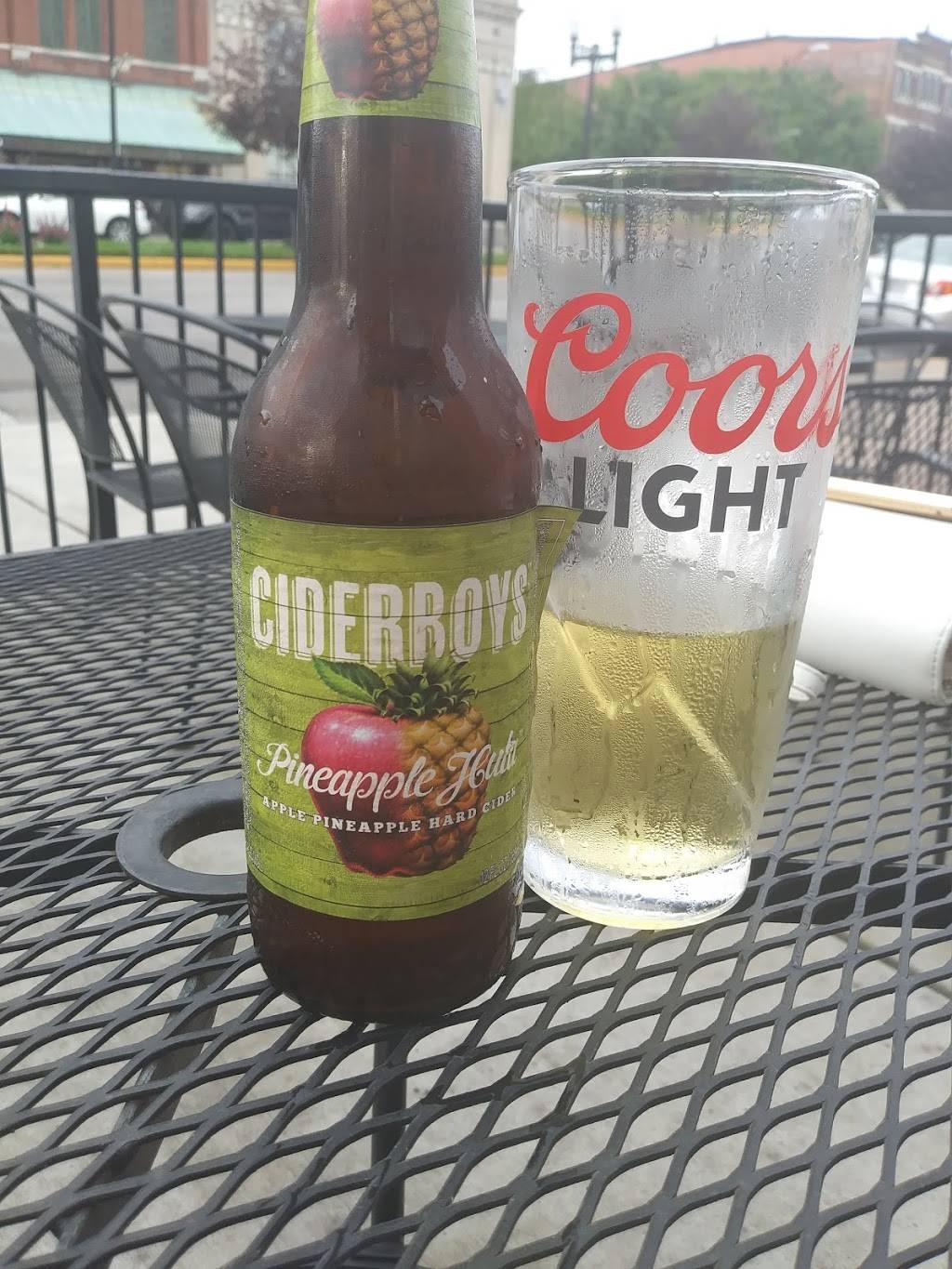 Franklin Street Tavern | restaurant | 2126 W Franklin St, Evansville, IN 47712, USA | 8124011313 OR +1 812-401-1313