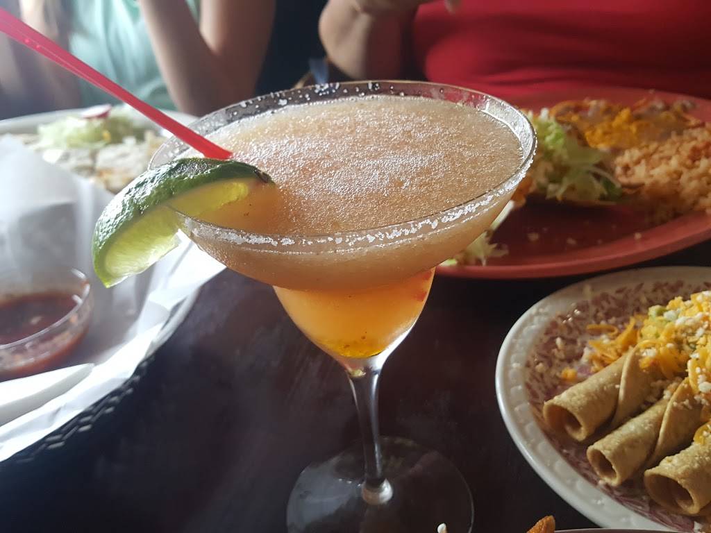 Los Robertos | restaurant | 12670 Hesperia Rd, Victorville, CA 92395, USA | 7602439422 OR +1 760-243-9422