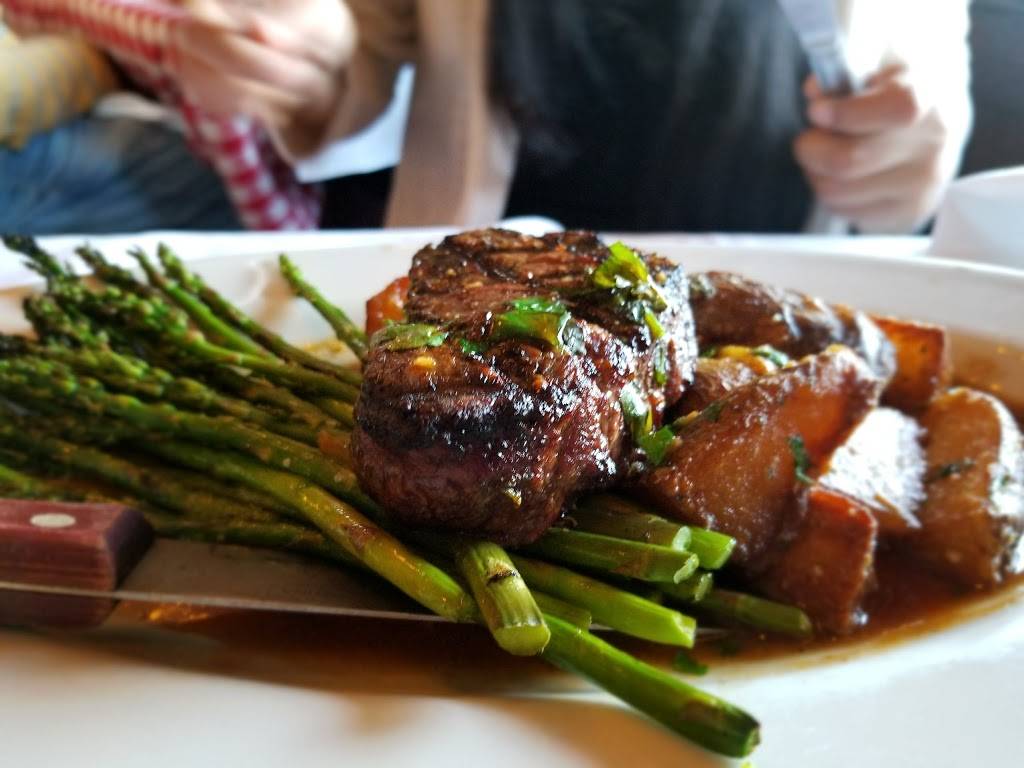 Maggianos Little Italy | restaurant | 4999 Old Orchard Shopping Ctr Space #A28, Skokie, IL 60077, USA | 8479339555 OR +1 847-933-9555