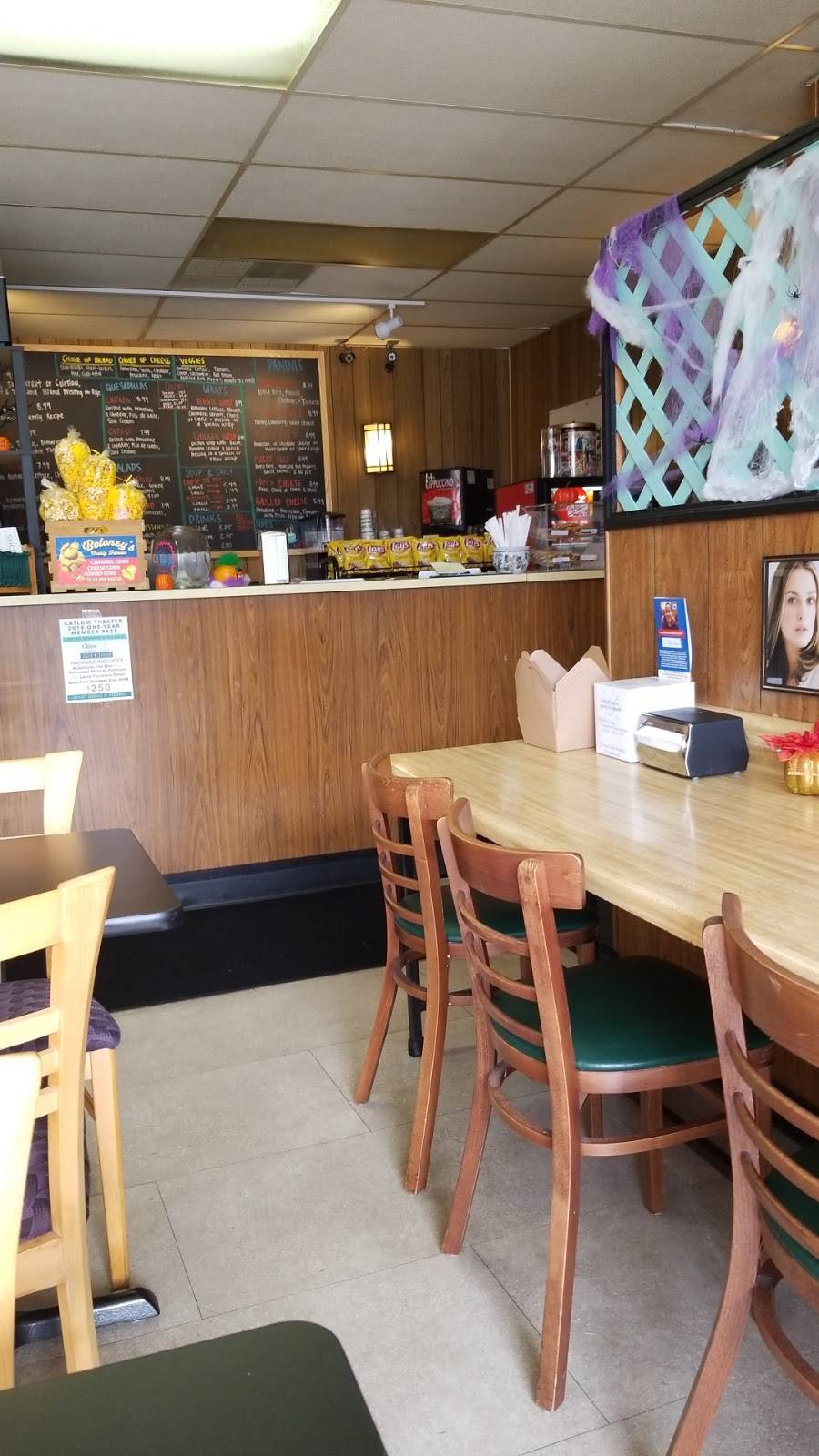 Showtime Eatery | meal takeaway | 114 W Main St, Barrington, IL 60010, USA | 2245172055 OR +1 224-517-2055