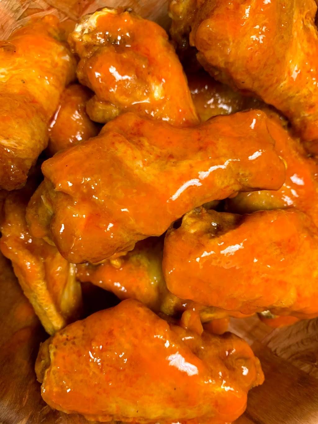 Tommy Doggs | restaurant | 631 Vienna Ave, Niles, OH 44446, USA | 3305059999 OR +1 330-505-9999