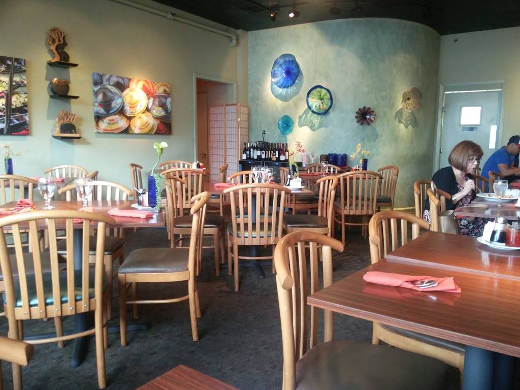 Saucys Thai + Pho | restaurant | 3813, 5944 Royal Ln, Dallas, TX 75230, USA | 2143788424 OR +1 214-378-8424