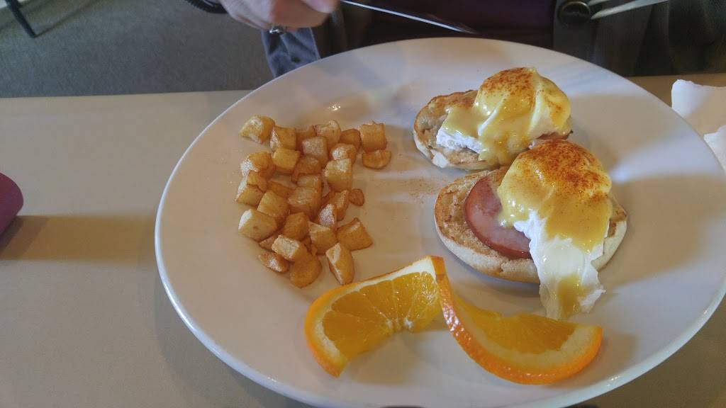 Hearth Room Cafe | cafe | 265 Lamp and Lantern Village, Town and Country, MO 63017, USA | 6362204120 OR +1 636-220-4120