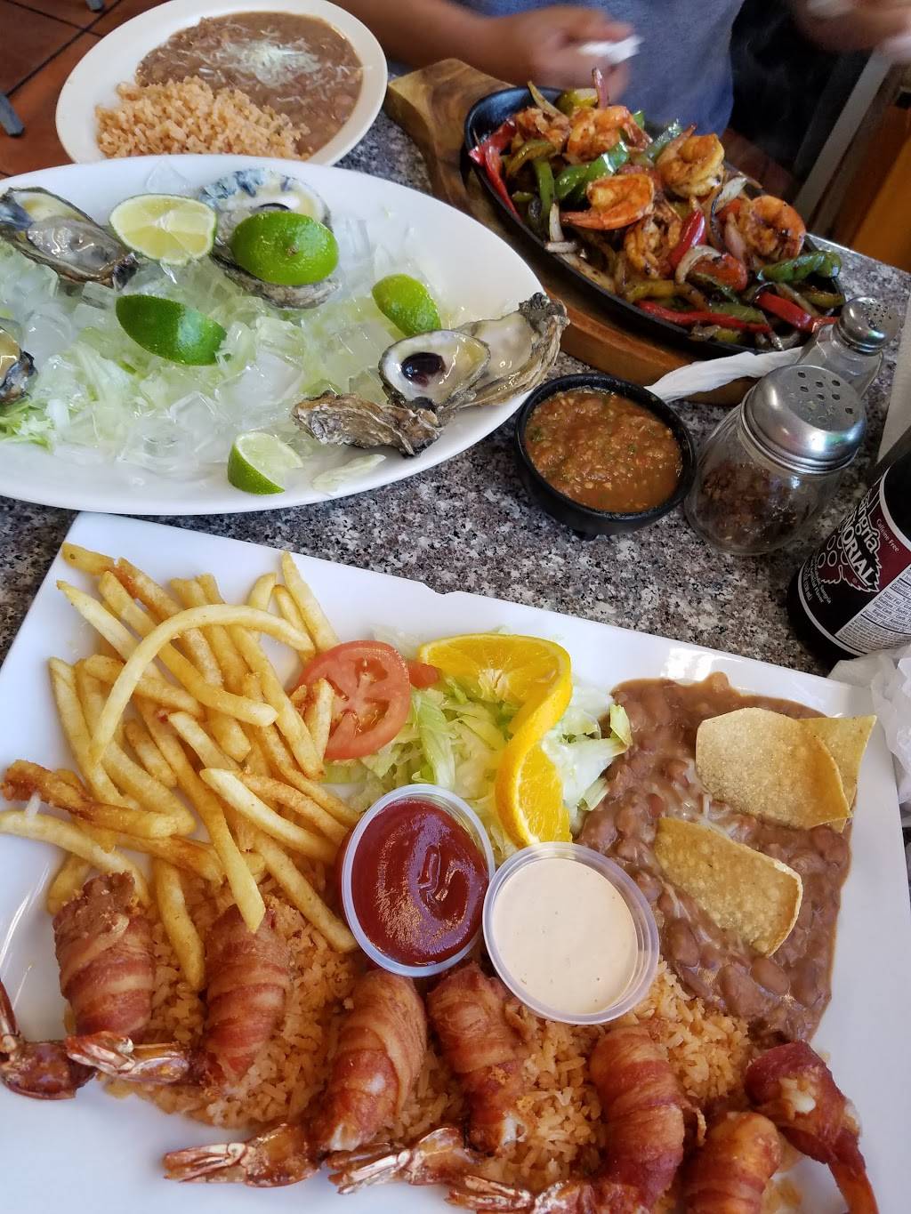 Mariscos Puerto Escondido | restaurant | 12572 Garden Grove Blvd, Garden Grove, CA 92843, USA | 7145306990 OR +1 714-530-6990