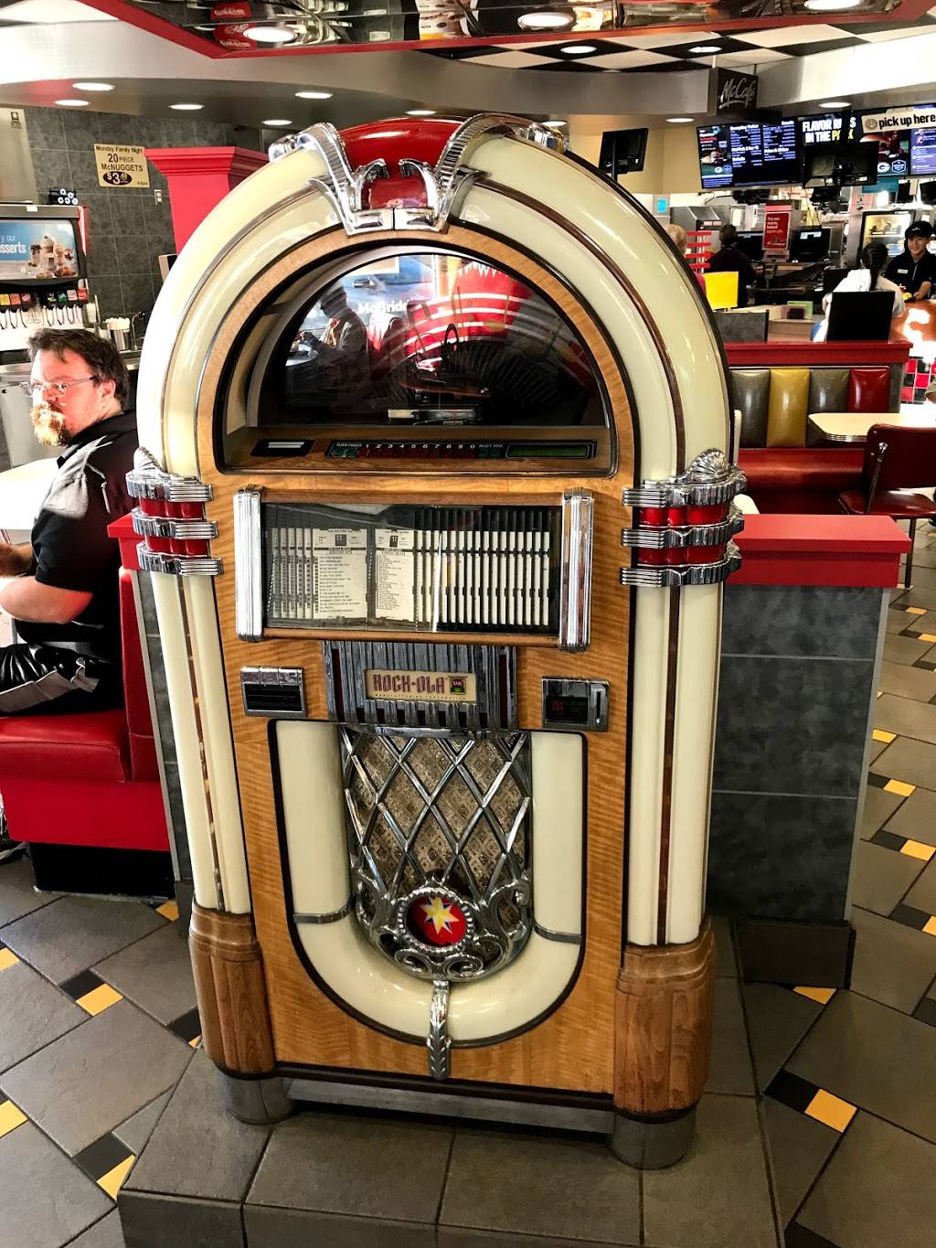 McDonalds | cafe | 2425 S Business Dr, Sheboygan, WI 53081, USA | 9204582021 OR +1 920-458-2021