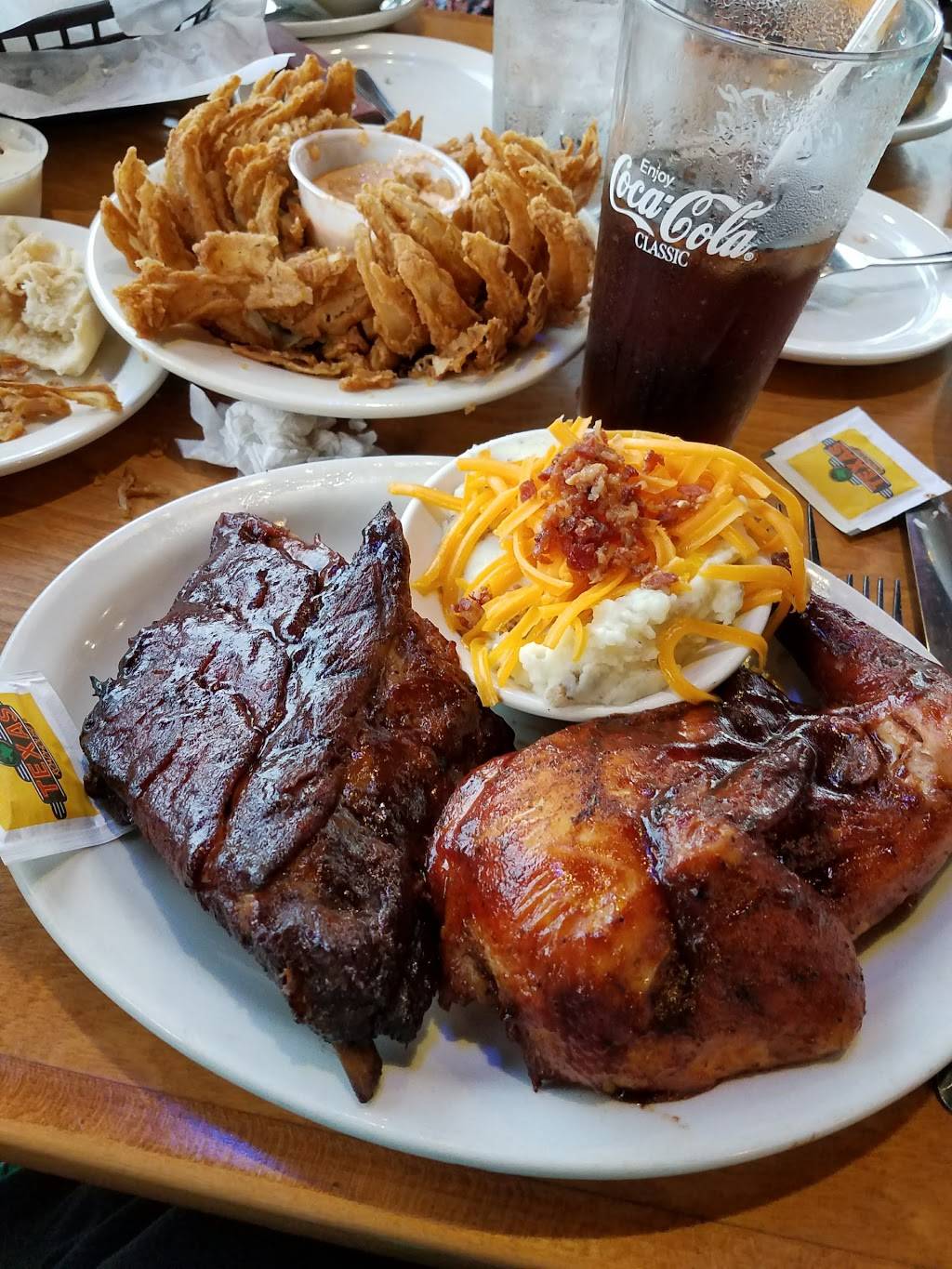 Texas Roadhouse | restaurant | 370 N McKinley St, Corona, CA 92879, USA | 9517357427 OR +1 951-735-7427