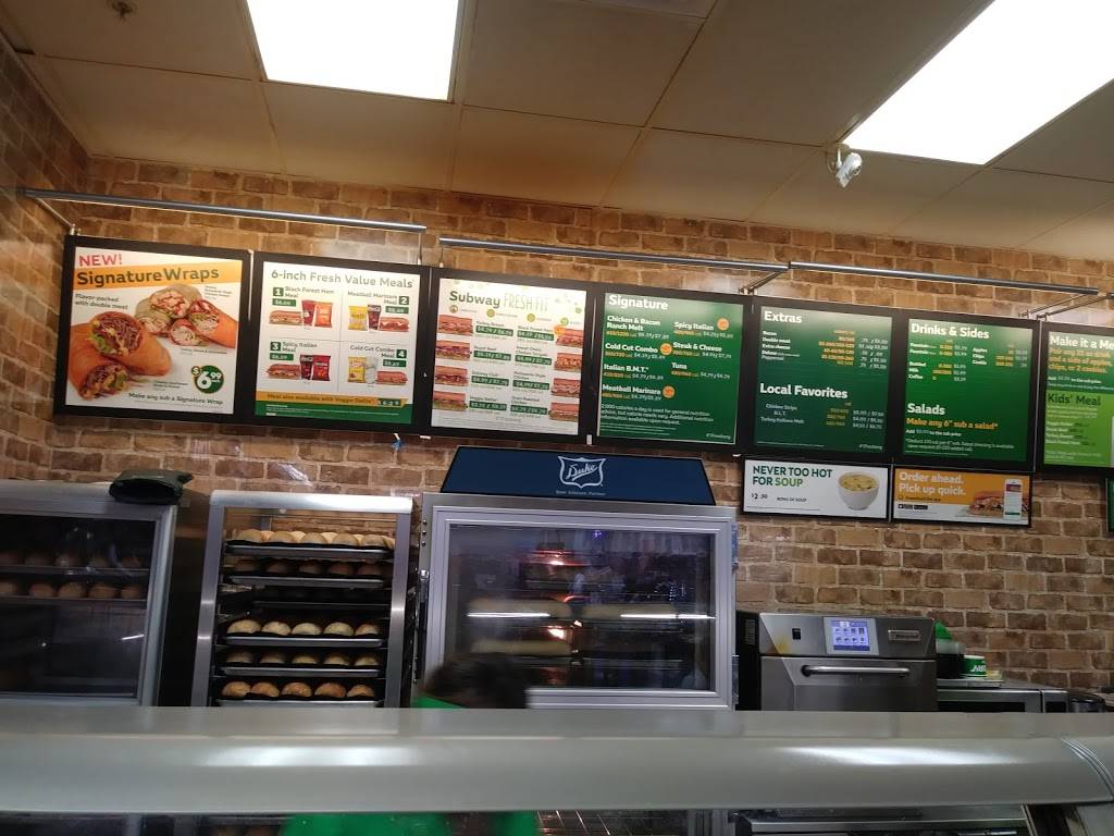 Subway Restaurants | restaurant | 200 Short Blvd, Dallas, TX 75216, USA | 2143722347 OR +1 214-372-2347