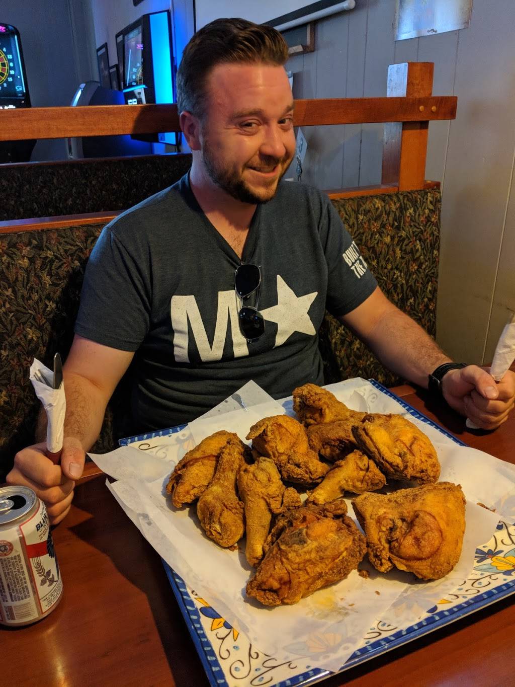 Coupes Bar & Grill | restaurant | 101 S Viking Vie, Lee, IL 60530, USA | 8158248405 OR +1 815-824-8405